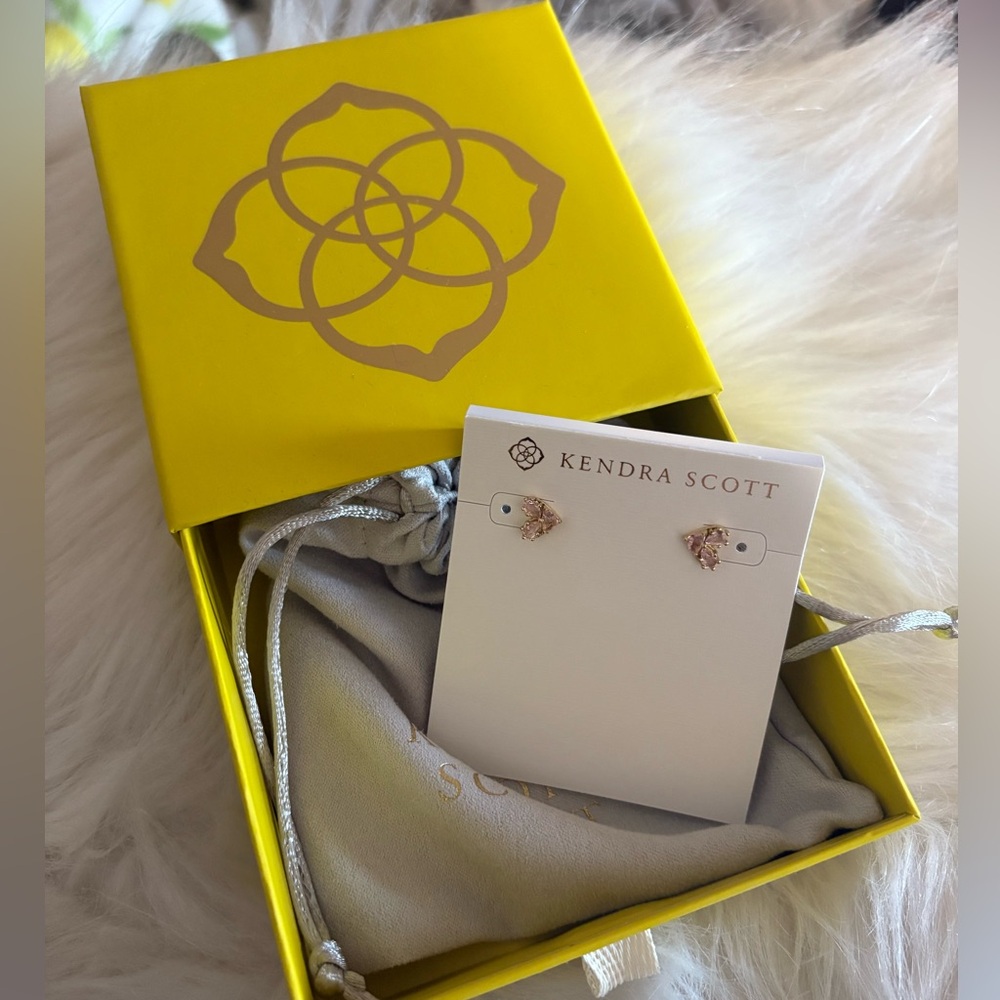 NWT Kendra Scott Katy Heart Stud Earrings Gold